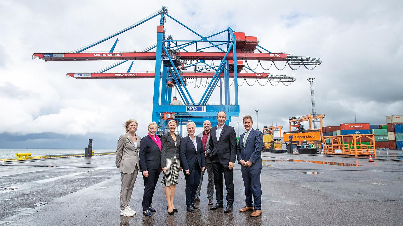 Estonia’s largest container cranes start operating in Muuga