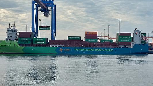 HHLA TK Estonia terminal teenindas esimest rohemetanooli jõul liikuvat konteinerilaeva