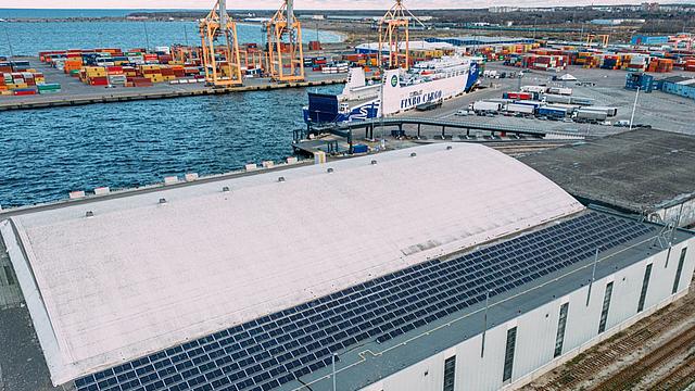 Solar power park installed on two warehouses in HHLA TK Estonia’s terminal