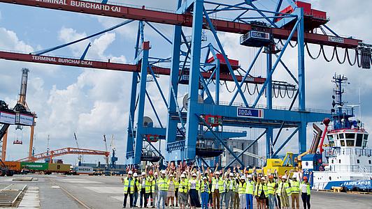 HHLA TK Estonia’s container cranes arrive in Muuga Harbour on Wednesday